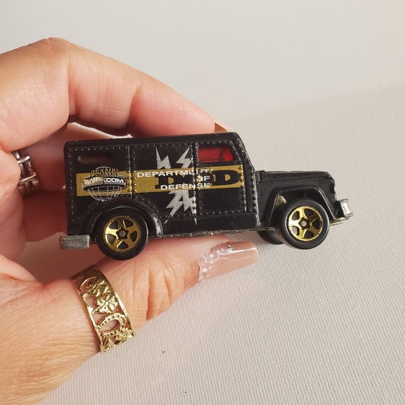 Vintage 1996 "Department of Defense" Armored Truck Hot Wheel - Picture 8 of 9